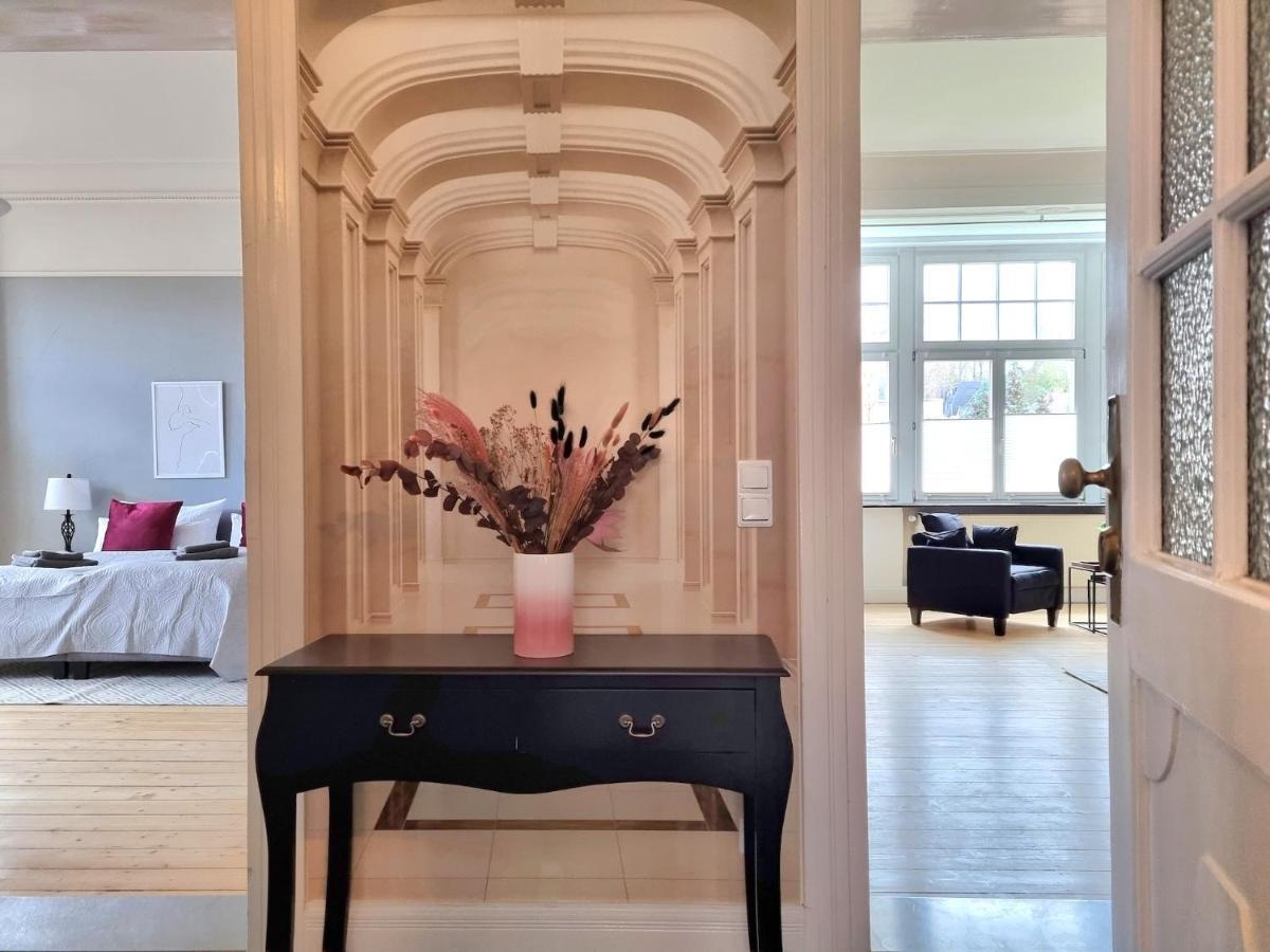 Charysma - Jugendstil Trifft Moderne, Schlafzimmer Mit Smart-Tv, Tischfussball, Darts, Parkplatz Hamelin Extérieur photo
