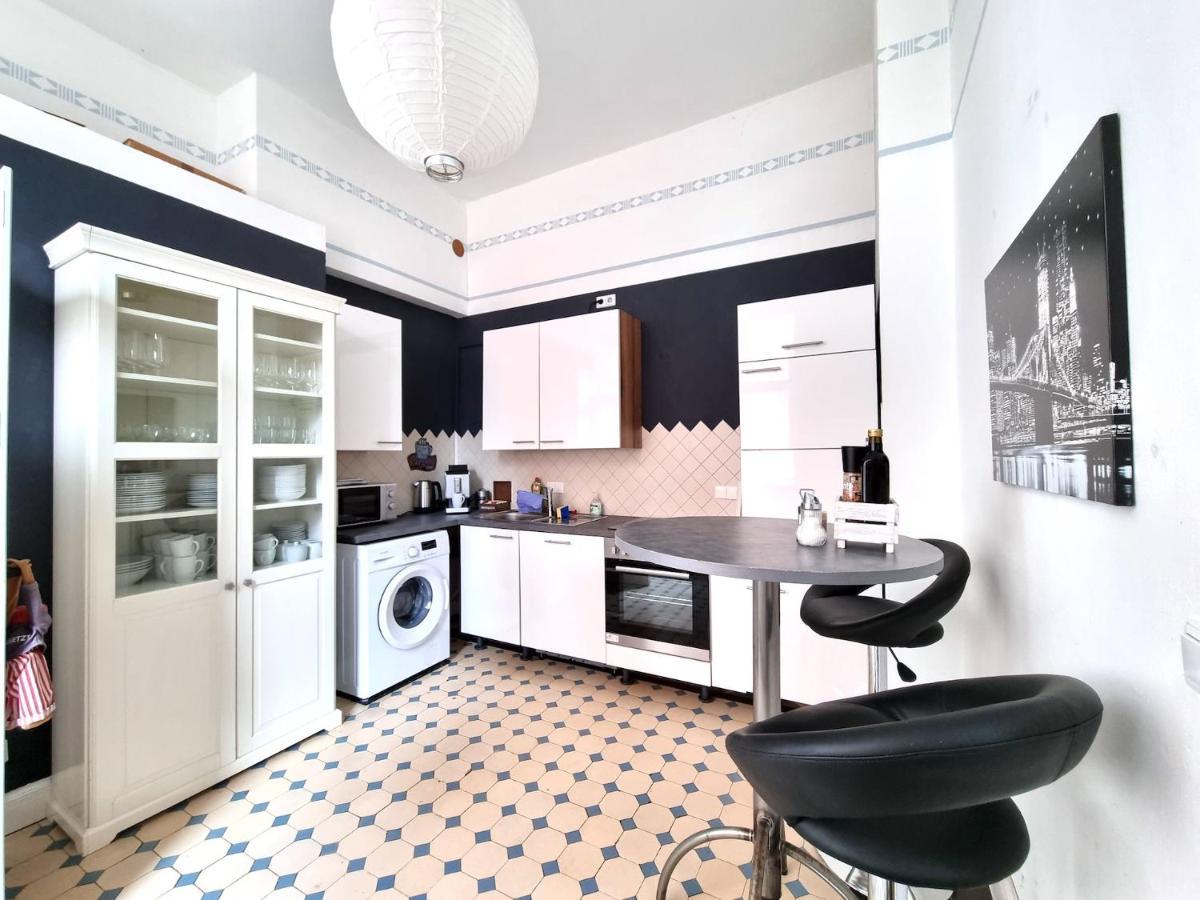 Charysma - Jugendstil Trifft Moderne, Schlafzimmer Mit Smart-Tv, Tischfussball, Darts, Parkplatz Hamelin Extérieur photo